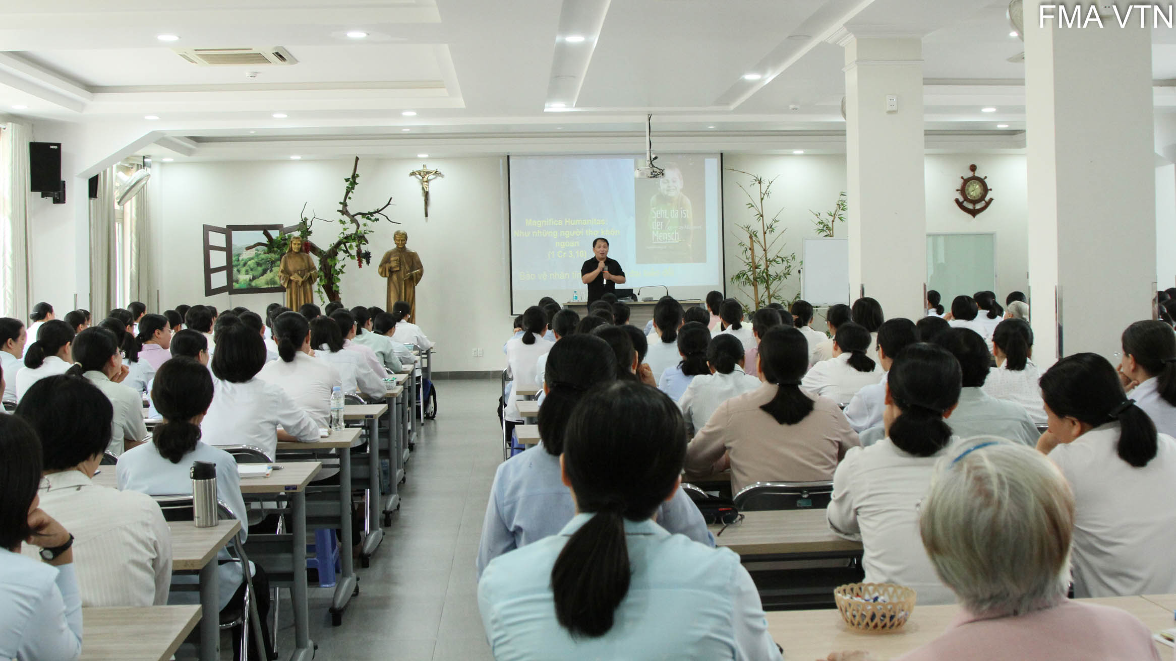 Dòng Con Đức Mẹ Phù Hộ | Học tập Thông điệp Magnifica Humanitas